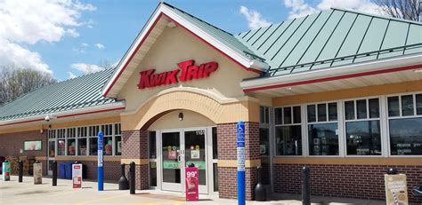 40% profit sharing. You’re rewarded for your contribution to our success. Each year, Kwik Trip, Inc. gives 40% of pre-tax profits back to coworkers. The profit-sharing bonus ranges from 8-12% of each coworker’s gross annual wages, depending on company profitability. 